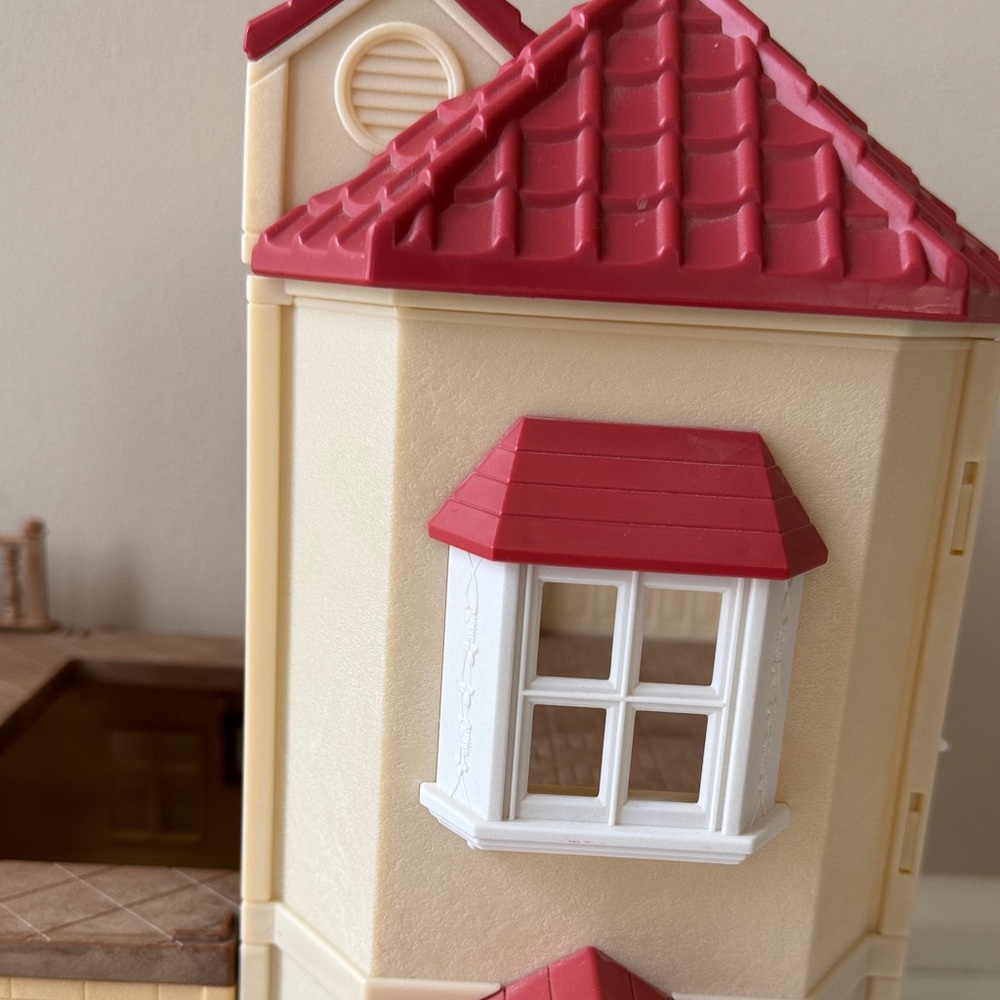 Calico Critters Charming Red Roof Dollhouse - Picture 4 of 16